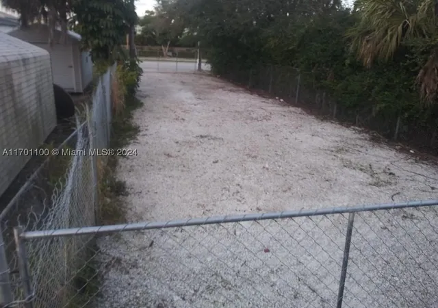 Photo 2 of Land for sale at Pembroke Rd, Hollywood, FL 33023 | MLS# A11701100 | Listing updated on 2025-11-17