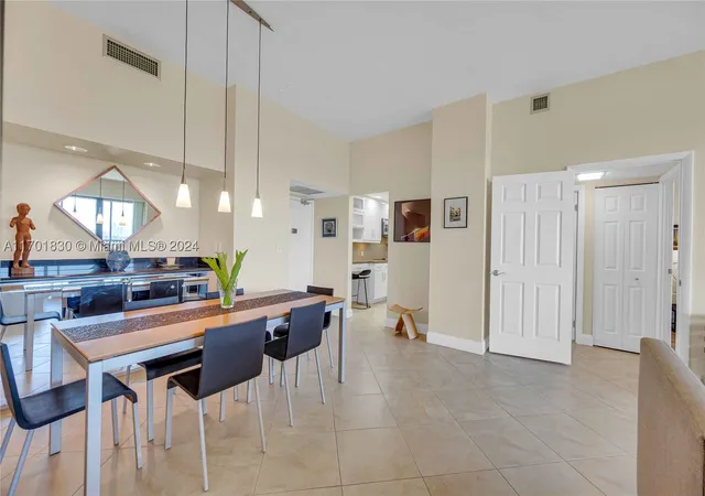4th image of 20379 W Country Club Dr #PH-36, Aventura, FL 33180 | MLS# A11701830