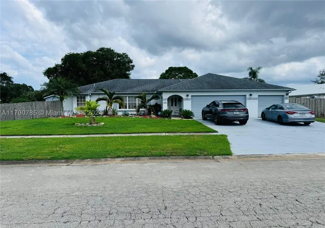 Photo 2 of Sale Pending at 509 Ne Solida Cir, Port Saint Lucie, FL 34983 | MLS# A11700785 | Listing updated on 2026-06-26