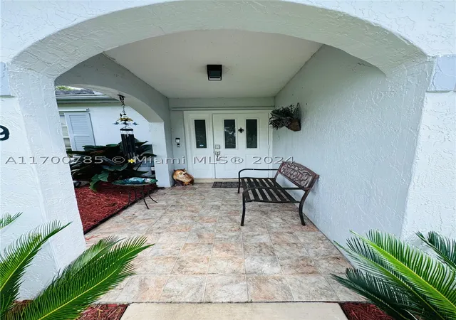 Photo 3 of Sale Pending at 509 Ne Solida Cir, Port Saint Lucie, FL 34983 | MLS# A11700785 | Listing updated on 2026-06-26