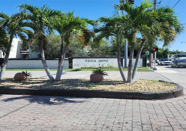 Homes for sale in Miami, FL | 10865 7th St, Miami, FL 33172 | Houzeo