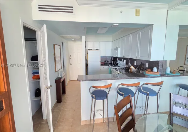 3rd image of 2501 S Ocean Dr #809, Hollywood, FL 33019 | MLS# A11712397