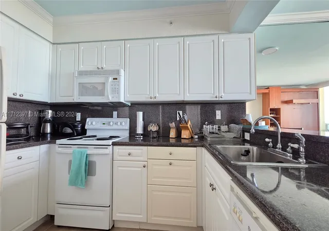 4th image of 2501 S Ocean Dr #809, Hollywood, FL 33019 | MLS# A11712397