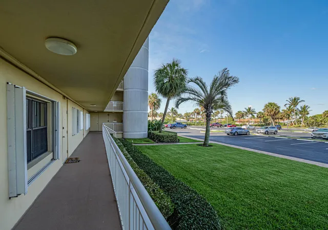 Homes for sale in Hutchinson Island, FL | 3200 N Hwy A1a #104, Hutchinson Island, FL 34949 | MLS# R11048776