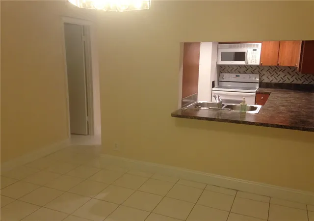2nd image of 20840 San Simeon Way #305, Miami, FL 33179 | MLS# A11718538