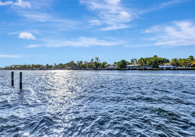 5th image of 305 S Riverside Dr, Pompano Beach, FL 33062 | MLS# F10479016