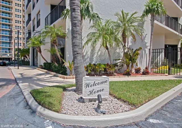 Homes for sale in Singer Island, FL | 5420 N Ocean Drive, Singer Island, FL 33404 | Houzeo