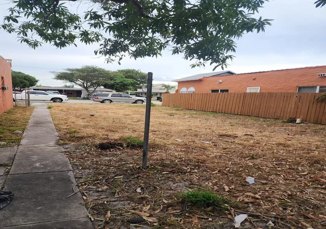 1st image of 407 N H St, ,, FL 33460 | MLS# F10478410
