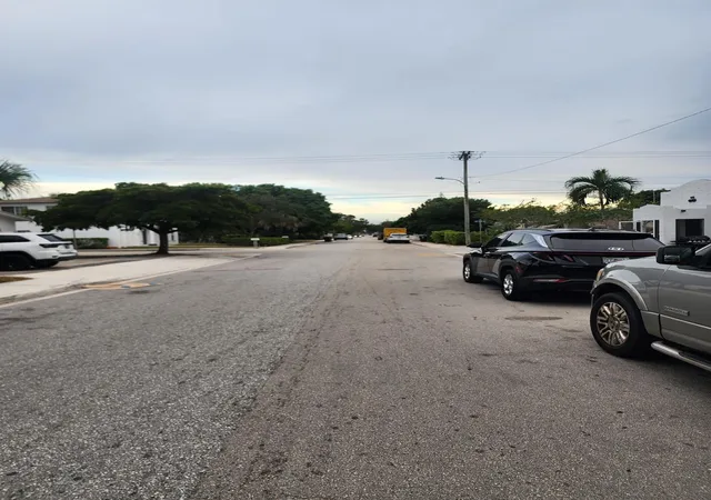 5th image of 407 N H St, ,, FL 33460 | MLS# F10478410
