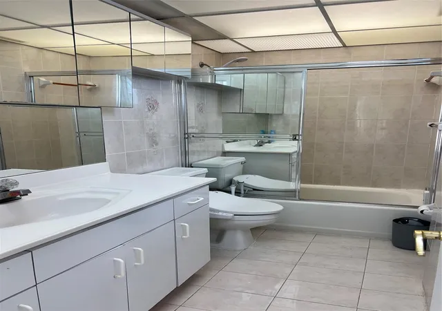 2nd image of 5005 Collins Ave, Miami Beach, FL 33140