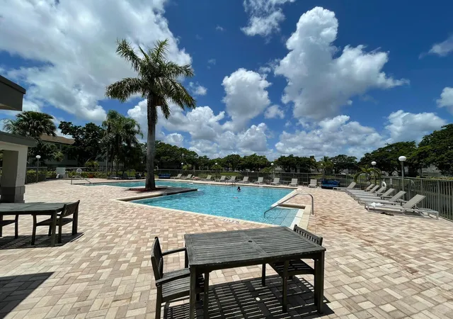 2nd image of 1401 Vlg Blvd, West Palm Beach, FL 33409