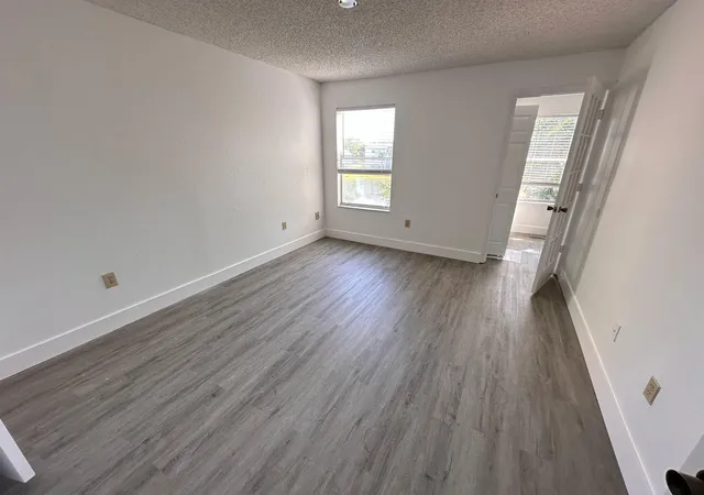 4th image of 1401 Village Blvd #136, West Palm Beach, FL 33409 | MLS# R11053385