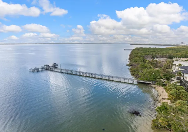 2nd image of 7671 Pelican Pointe Dr, Jensen Beach, FL 34957 | MLS# R11055371
