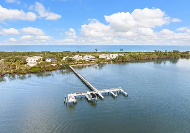3rd image of 7671 Pelican Pointe Dr, Jensen Beach, FL 34957 | MLS# R11055371
