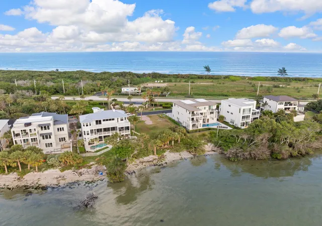 5th image of 7671 Pelican Pointe Dr, Jensen Beach, FL 34957 | MLS# R11055371