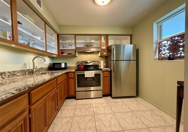 Homes for sale in Lauderdale Lakes, FL | 2800 Nw 47th Ter #403b, Lauderdale Lakes, FL 33313 | MLS# F10483494