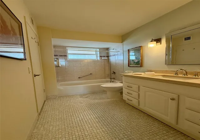 Homes for sale in Lauderdale Lakes, FL | 2800 Nw 47Th Ter #403b, Lauderdale Lakes, FL 33313 | MLS# F10483494