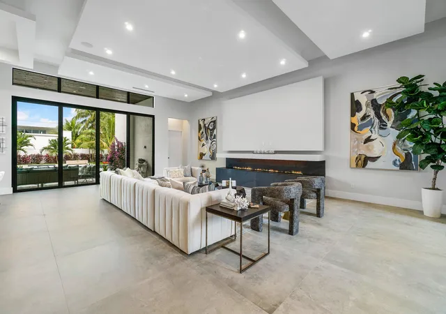 5th image of 315 Ellamar Rd, West Palm Beach, FL 33405 | MLS# R11057674