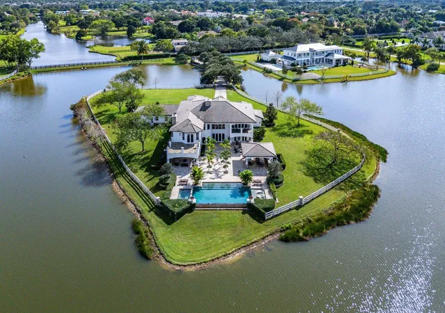 1st image of 10527 El Paraiso Pl, Delray Beach, FL 33446 | MLS# R11057755