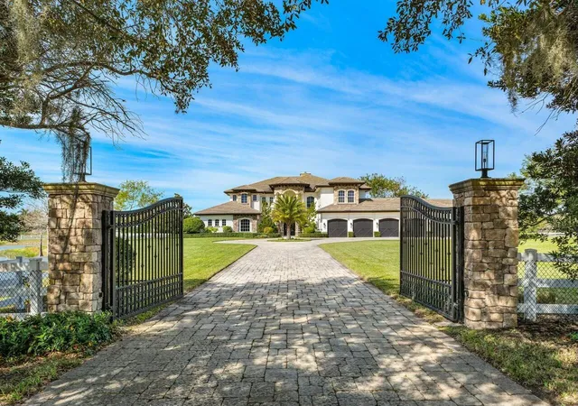 2nd image of 10527 El Paraiso Pl, Delray Beach, FL 33446 | MLS# R11057755