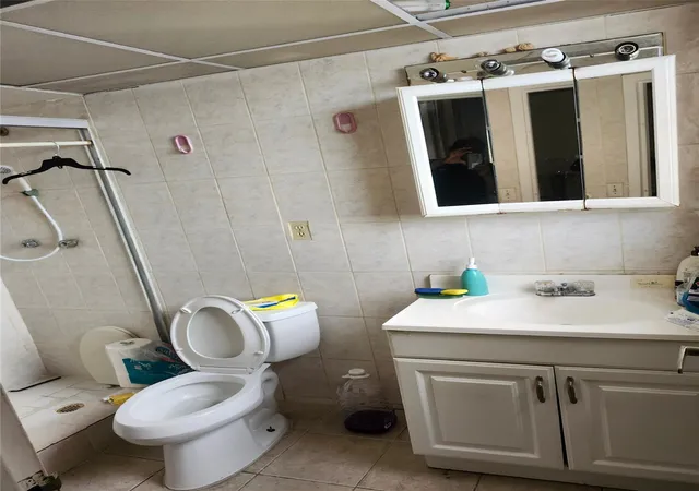 4th image of 2840 Somerset Dr #404 M, Lauderdale Lakes, FL 33311 | MLS# F10483981