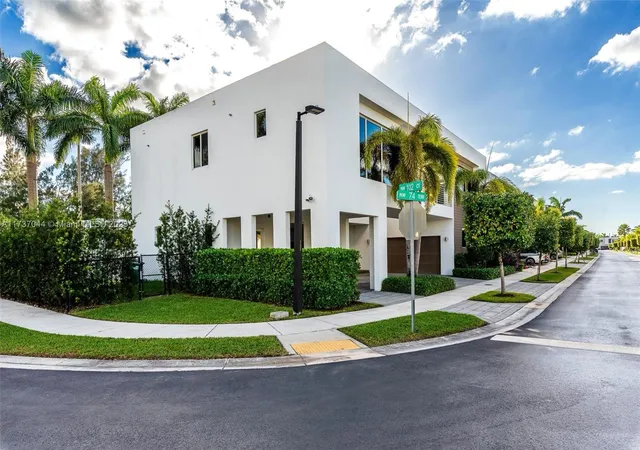 2nd image of 10220 Nw 74th Ter, Doral, FL 33178 | MLS# A11737044