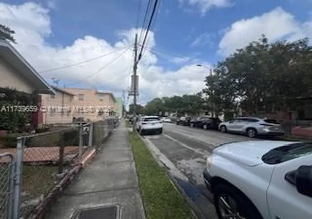 3rd image of 420 Sw 13Th Ave, Miami, FL 33135 | MLS# A11739659