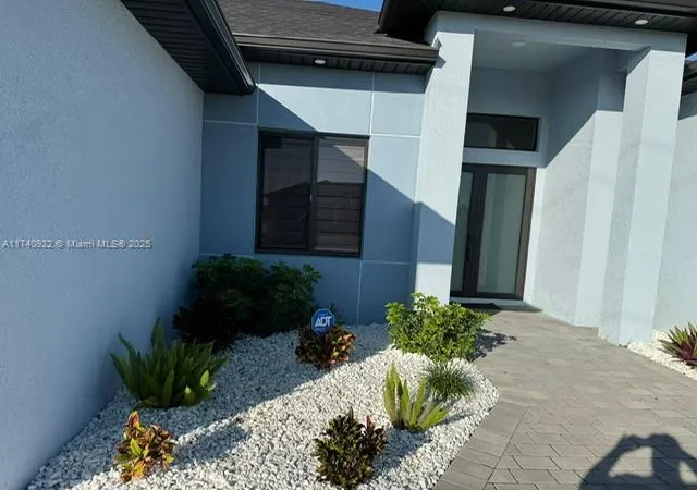 2nd image of 512 Ne Juanita Pl, Cape Coral, FL 33909 | MLS# A11740922