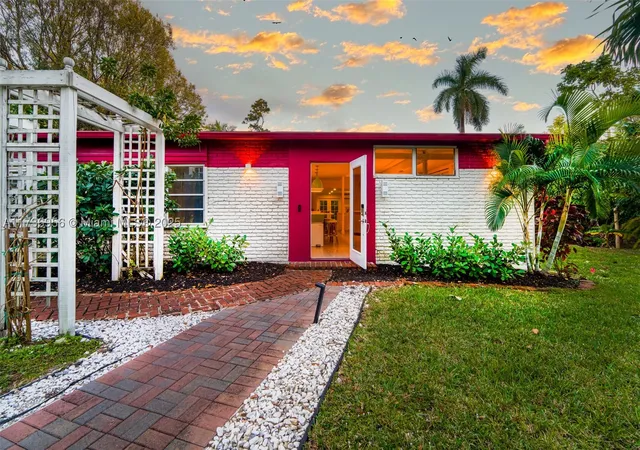 Photo 3 of Single family home for sale at 40 Ne 24th St, Wilton Manors, FL 33305 | MLS# A11736956 | Listing updated on 2025-08-07
