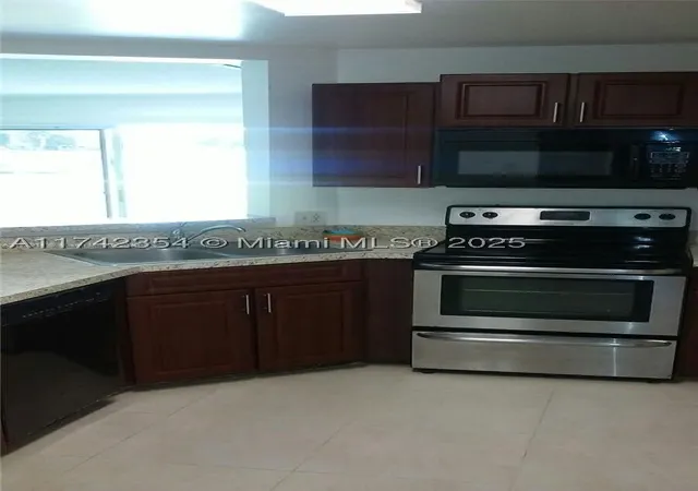 Listing Photo 5 - Condo for sale in building located at 3441 Nw 44Th St, Oakland Park, FL 33309 - Unit #106