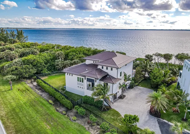 Homes for sale in Jensen Beach, FL | 7683 Pelican Pointe Dr, Jensen Beach, FL 34957 | MLS# R11061363