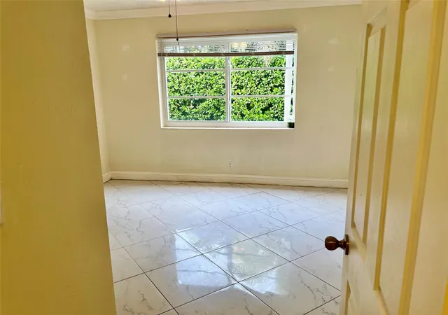 2nd image of 639 W Oakland Park Blvd, Wilton Manors, FL 33311