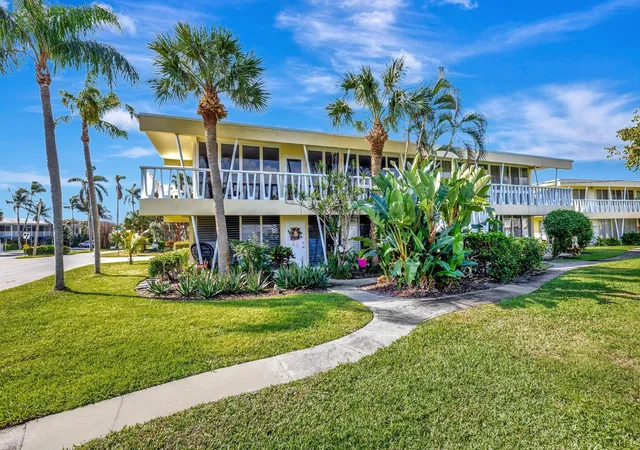 Homes for sale in Lighthouse Point, FL | 2755 Ne 28Th Ave, Lighthouse Point, FL 33064