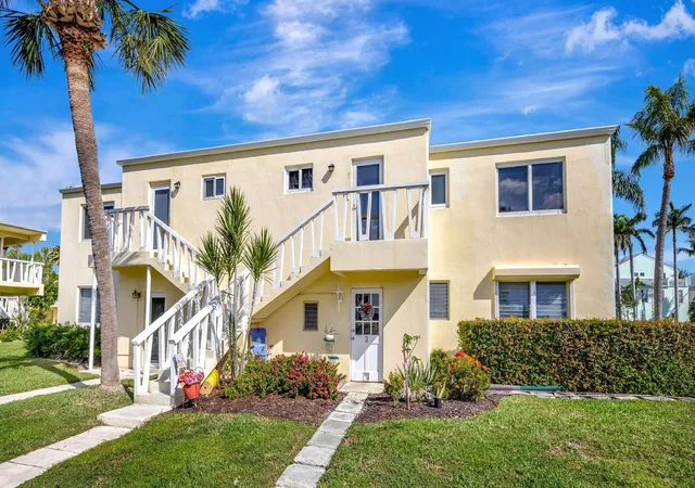 Homes for sale in Lighthouse Point, FL | 2755 Ne 28Th Ave, Lighthouse Point, FL 33064