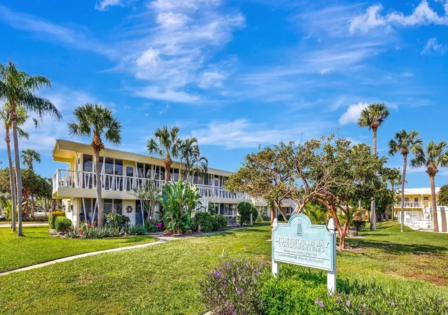 Homes for sale in Lighthouse Point, FL | 2755 Ne 28Th Ave, Lighthouse Point, FL 33064