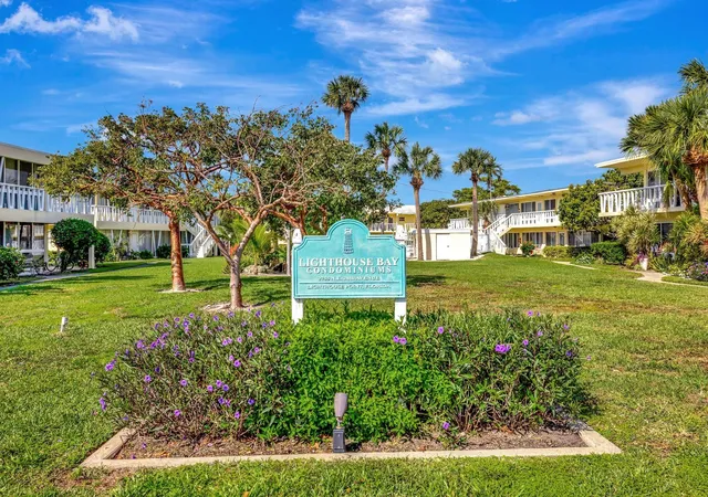 Homes for sale in Lighthouse Point, FL | 2755 Ne 28Th Ave, Lighthouse Point, FL 33064