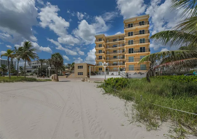 Homes for sale in Hollywood, FL | 1815 N Surf Rd #403, Hollywood, FL 33019 | MLS# F10488925