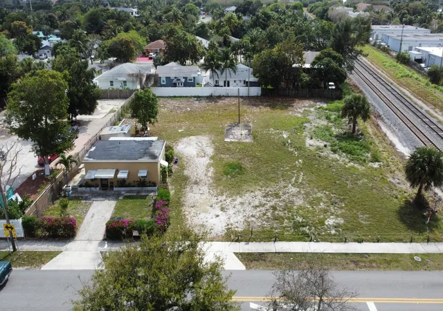 3rd image of 198 Se 4Th St, Delray Beach, FL 33483 | MLS# R11065594