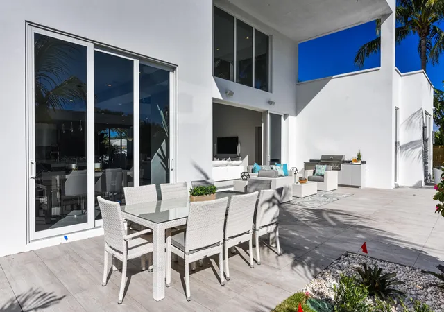 Homes for sale in Fort Lauderdale, FL | 2627 Ne 14Th St, Fort Lauderdale, FL 33304 | MLS# R11066915