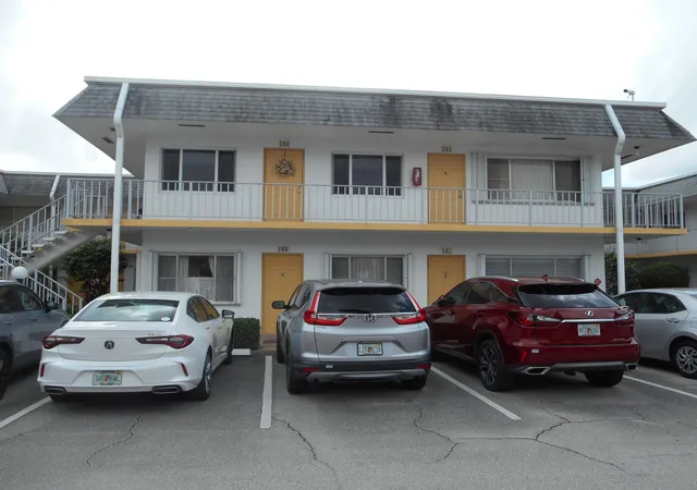 2nd image of 3322 Cynthia Ln #106, Lake Worth, FL 33461 | MLS# R11067125