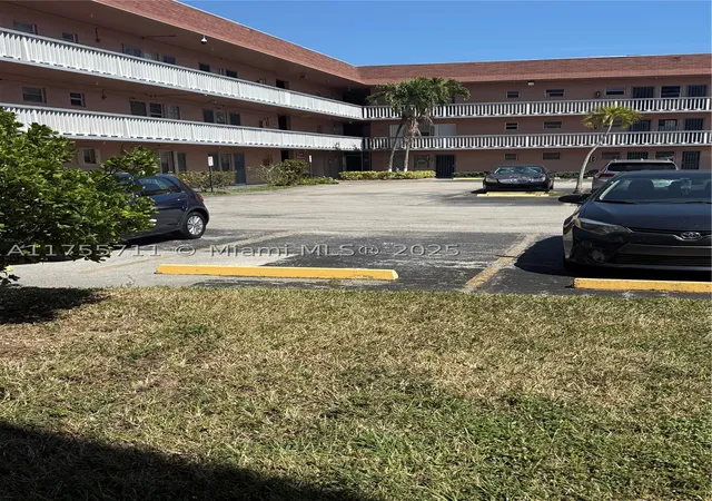 2nd image of 18555 Ne 14th Ave #502-B, Miami, FL 33179 | MLS# A11755711