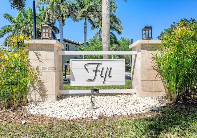 Listing Photo 3 - Condo for sale in building located at 142 Se 28Th Ter, Homestead, FL 33033 - Unit #11