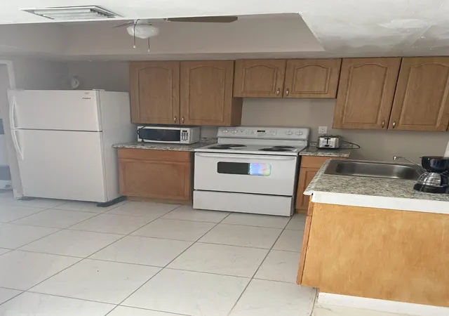 3rd image of 1110 S 29Th Ave, Hollywood, FL 33020 | MLS# F10490715