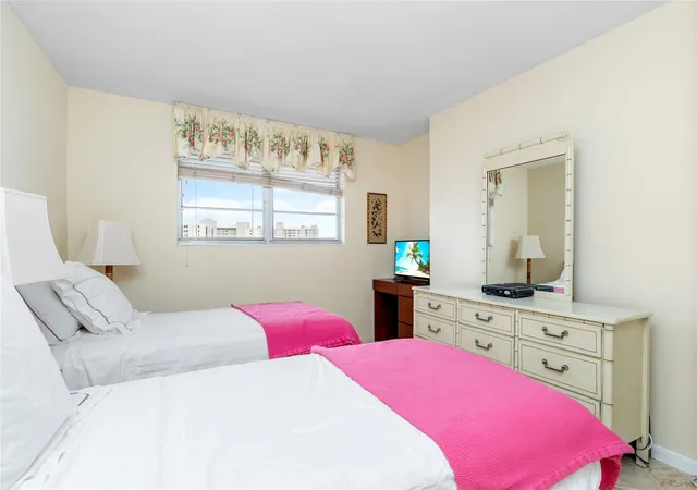 2nd image of 2731 Ne 14Th St Cswy, Pompano Beach, FL 33062