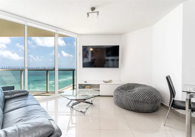 Listing Photo 3 - Condo for sale in building located at 16699 Collins Ave, Sunny Isles Beach, FL 33160 - Unit #1809