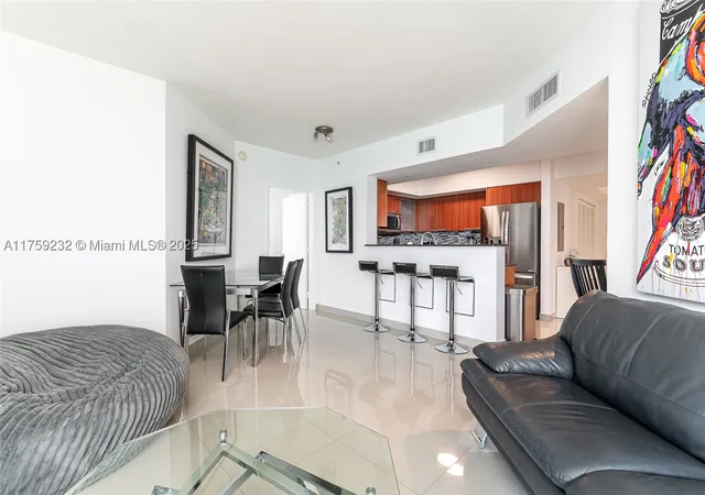 Listing Photo 4 - Condo for sale in building located at 16699 Collins Ave, Sunny Isles Beach, FL 33160 - Unit #1809