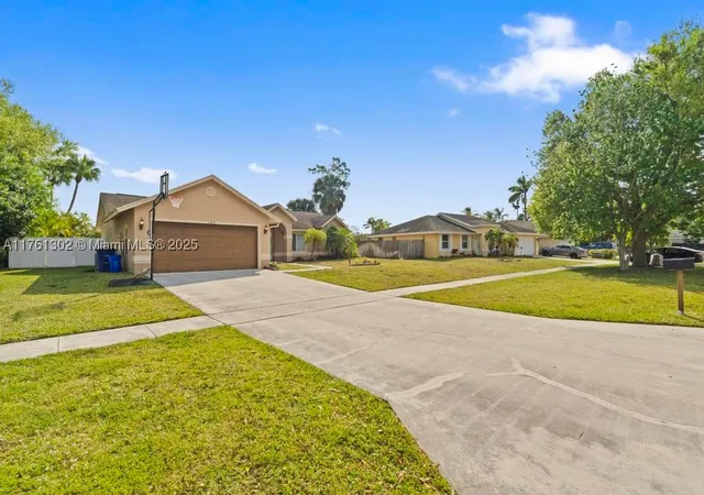 Photo 3 of Single family home for sale at 155 Kings Way, Royal Palm Beach, FL 33411 | MLS# A11761302 | Listing updated on 2026-08-10