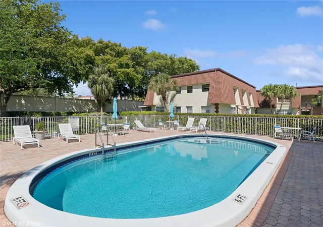 Homes for sale in Lighthouse Point, FL | 2011 Ne 32nd Court, Lighthouse Point, FL 33064 | Houzeo