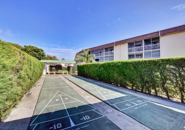 31st image of 400 Village Green Cir W #212, Palm Springs, FL 33461 | MLS# R11073131