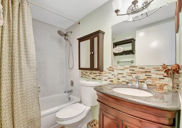 3rd image of 400 Village Green Cir W #212, Palm Springs, FL 33461 | MLS# R11073131